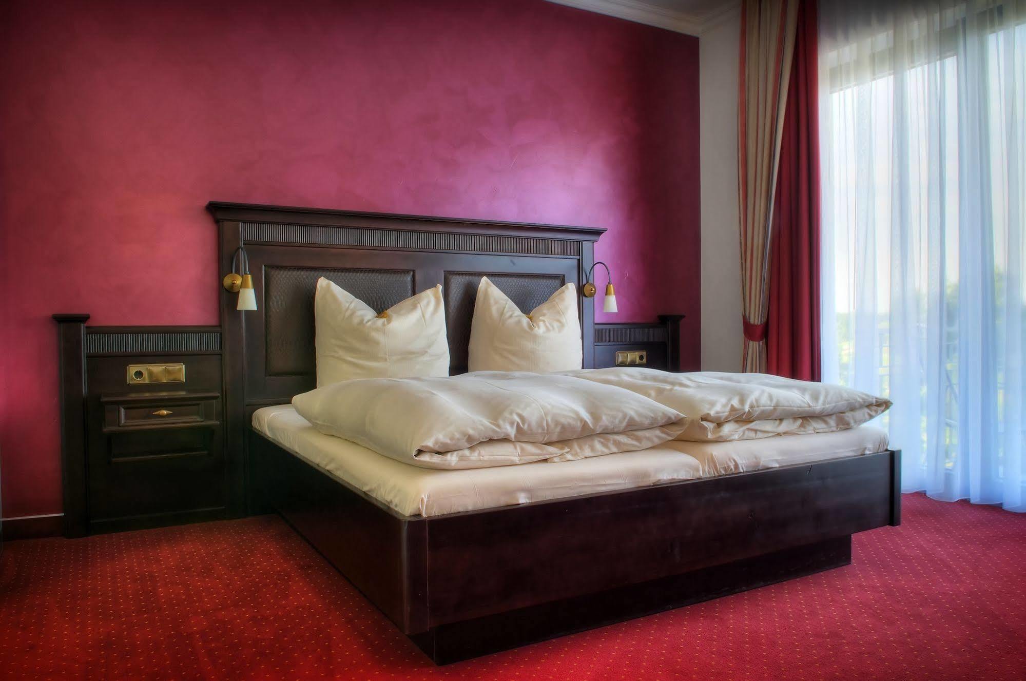 Hotel Till-Moyland Garni Luaran gambar